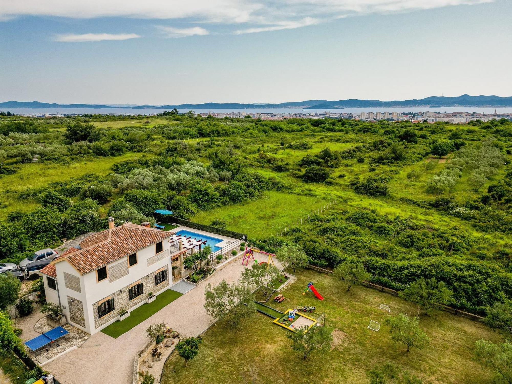 Noa Zadarvillas *